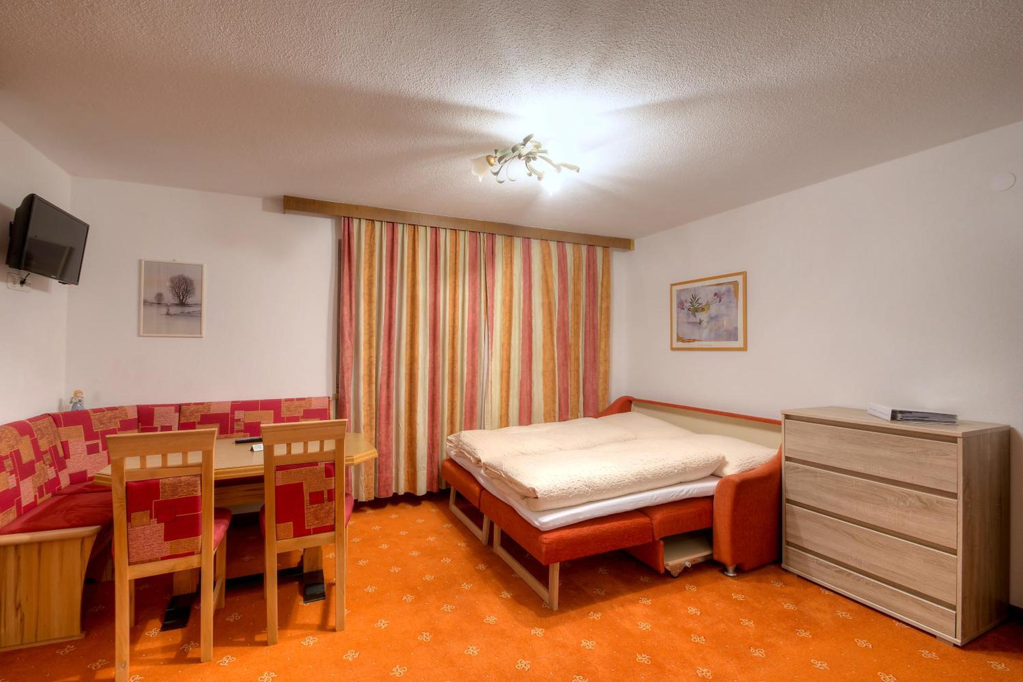 Ferienhaus Bergkristall Pettneu am Arlberg Szoba fotó