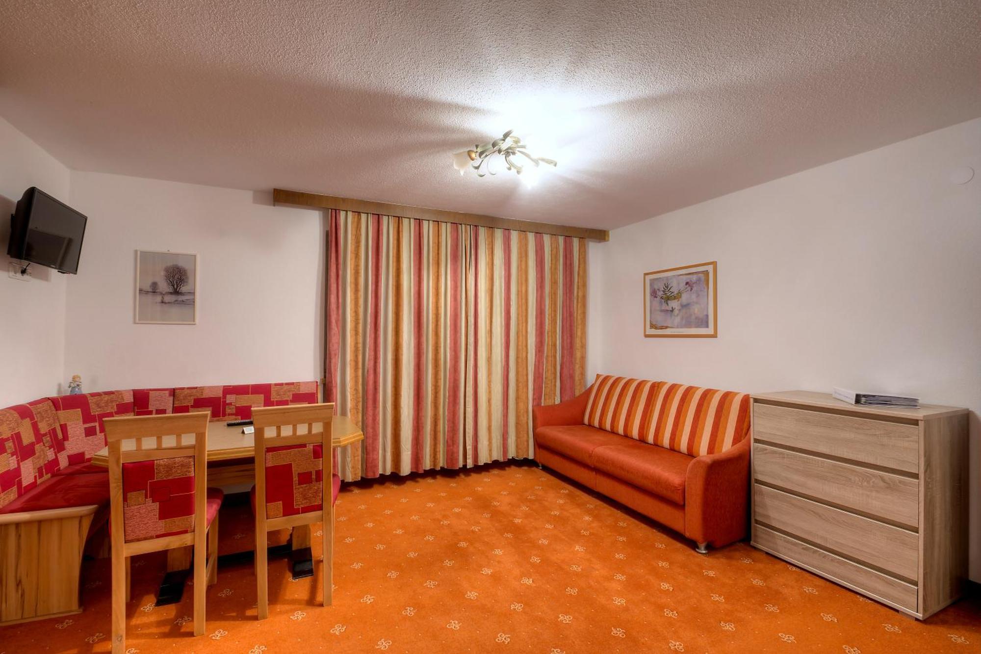 Ferienhaus Bergkristall Pettneu am Arlberg Szoba fotó